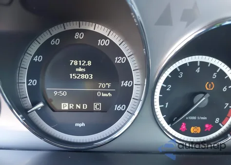 2010 Mercedes-Benz C 300 Luxury/Sport z USA, uszkodzony, nr VIN WDDGF5EB8AR117767